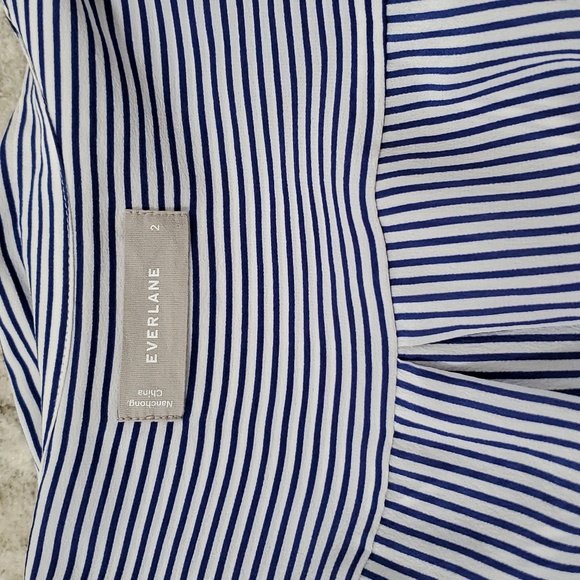 EVERLANE The Washable Clean Silk Relaxed Shirt SIZE 2 - Picture 2 of 4